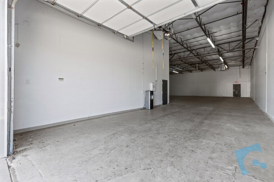 More Photos Of 2845 Exchange Blvd, Southlake Showroom For Lease