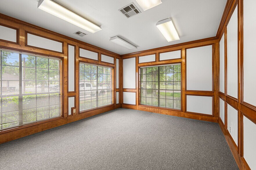 More Photos Of 1350 Avenue D, Katy Office For Sale