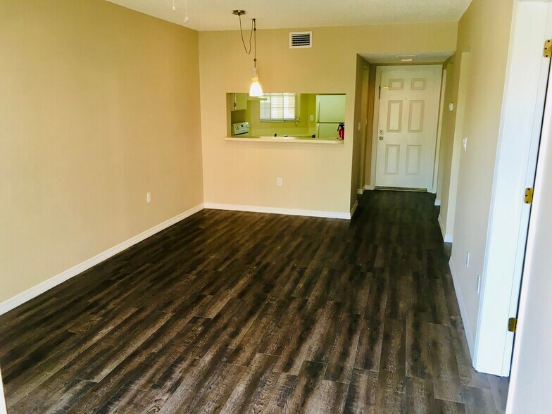 More Photos Of 115 112th Ave NE, Saint Petersburg Specialty For Sale