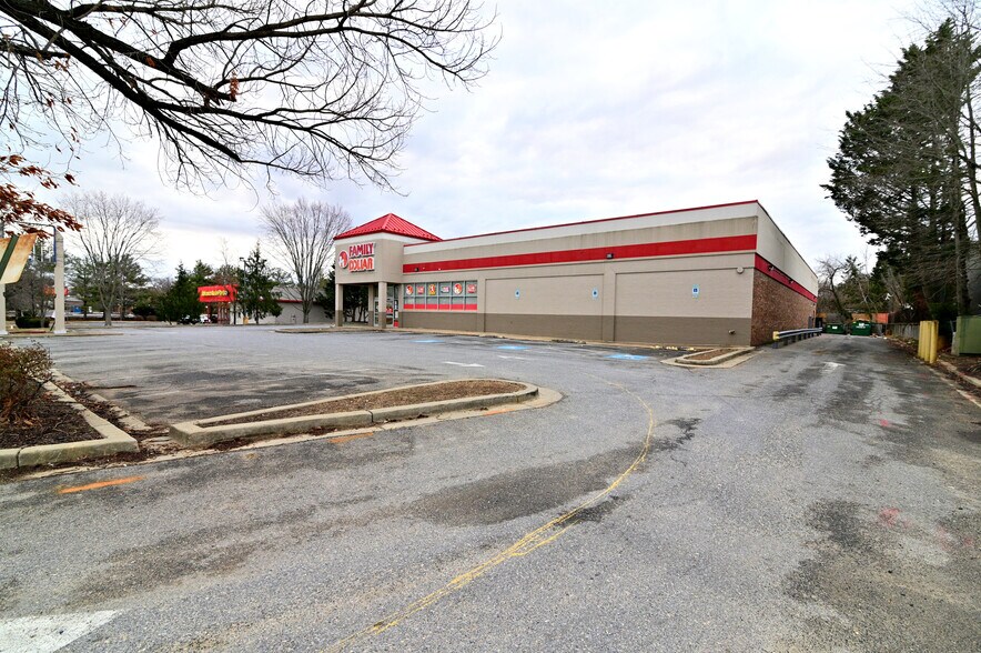 More Photos Of 8934 Woodyard Rd, Clinton Freestanding For Sale