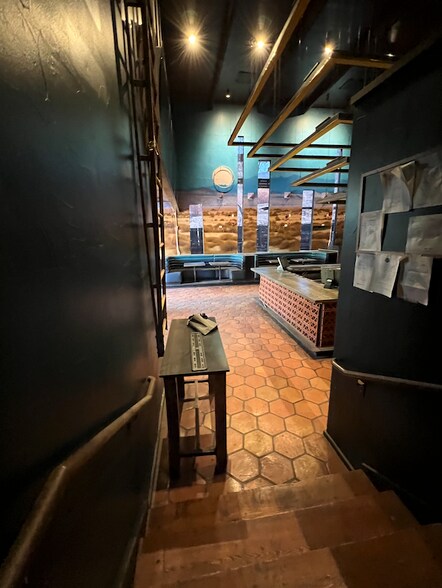 More Photos Of 4935 N Mesa St, El Paso Restaurant For Lease