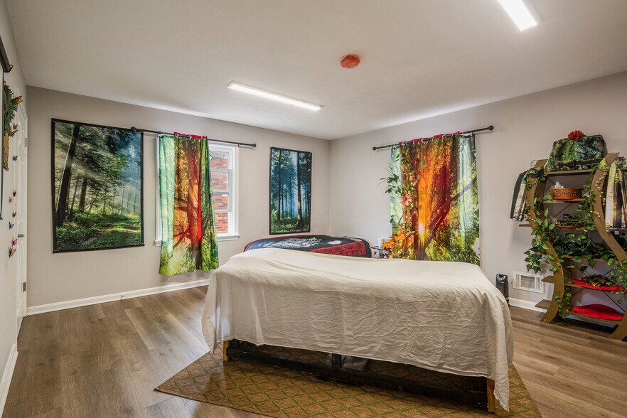 More Photos Of 6019 Preston Hwy, Louisville Office For Sale