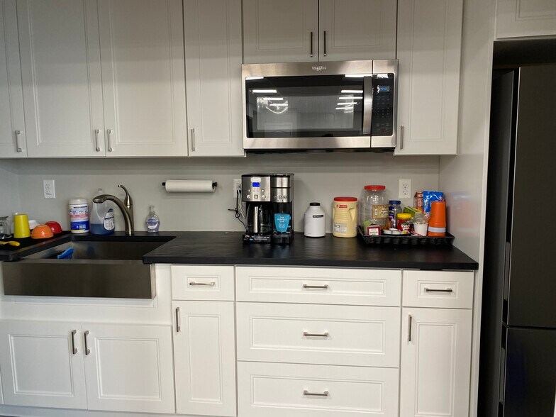 More Photos Of 87 New Dorp Plaza, Staten Island Loft Creative Space For Lease