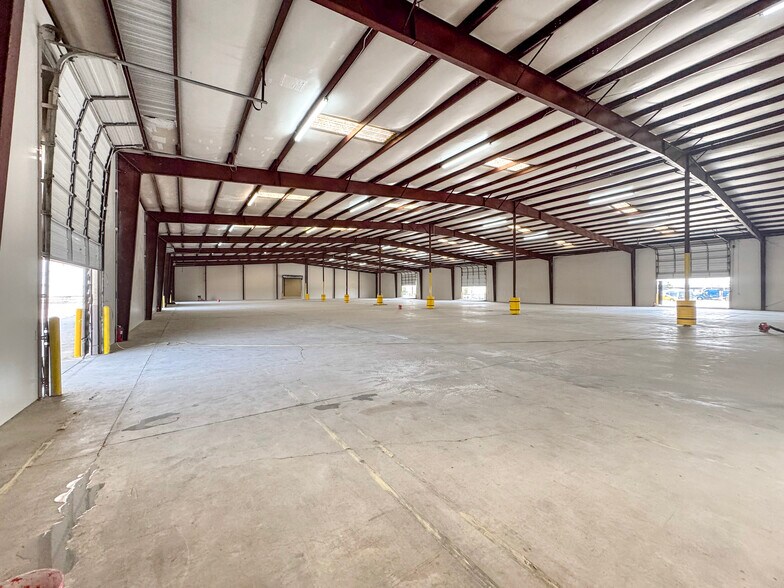 More Photos Of 8407 San Lorenzo Dr, Laredo Industrial For Lease