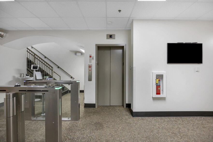 More Photos Of 1701 E Parham Rd, Richmond Office Residential For Sale