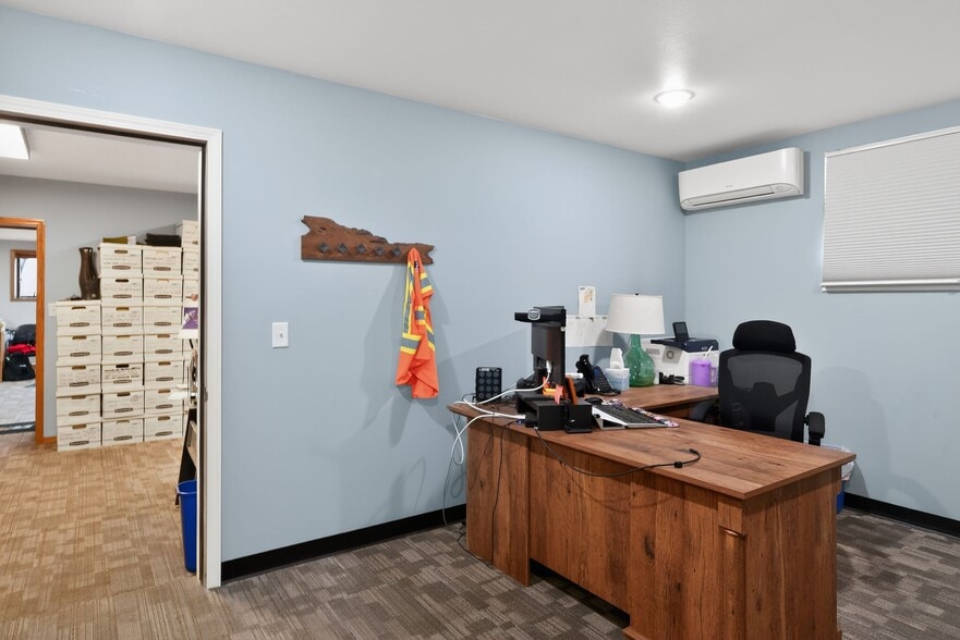 More Photos Of 2609 S Carolyn Ave, Sioux Falls Warehouse For Lease