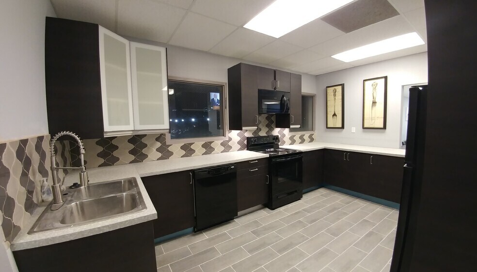 More Photos Of 2380 S Broadway, Denver Storefront Retail Office For Sale