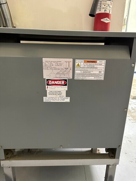 More Photos Of 2111 E 17th St, Des Moines Warehouse For Sale