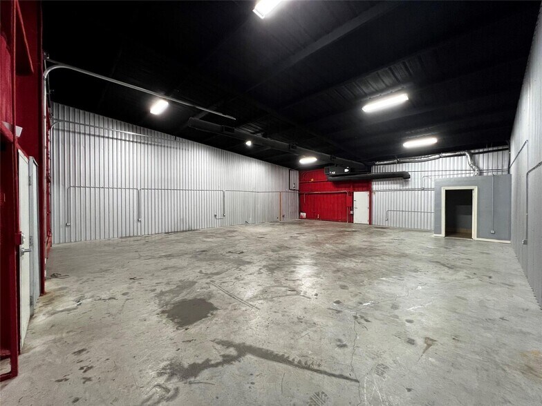 More Photos Of 3381 Acton School Rd, Granbury Warehouse For Lease