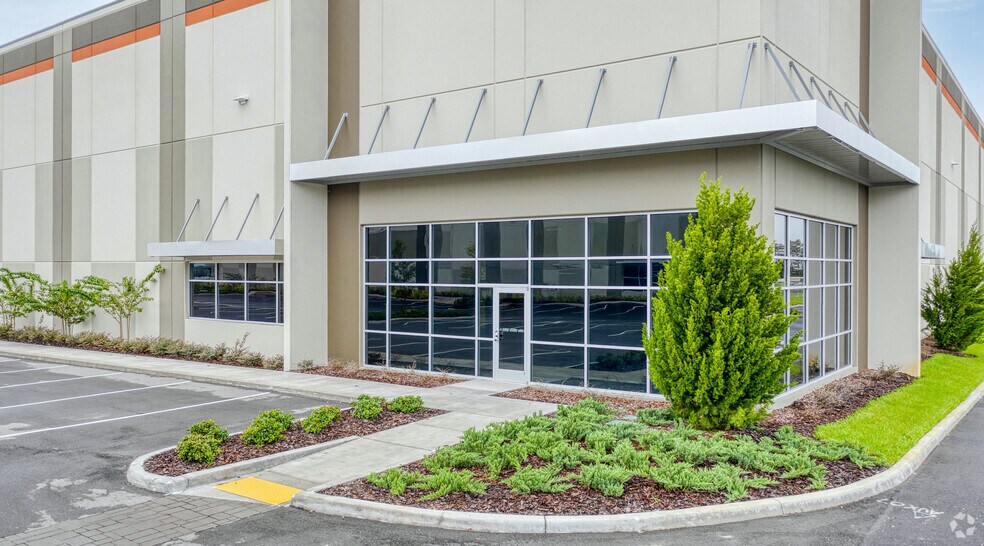 More Photos Of 1030 Crews Commerce Pky, Orlando Unknown For Lease