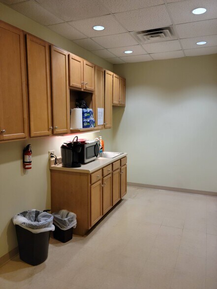 More Photos Of 826 Shannon Dr, Fayetteville Warehouse For Lease