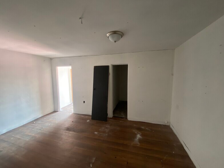 More Photos Of 4810 W Glendale Ave, Glendale Office For Sale