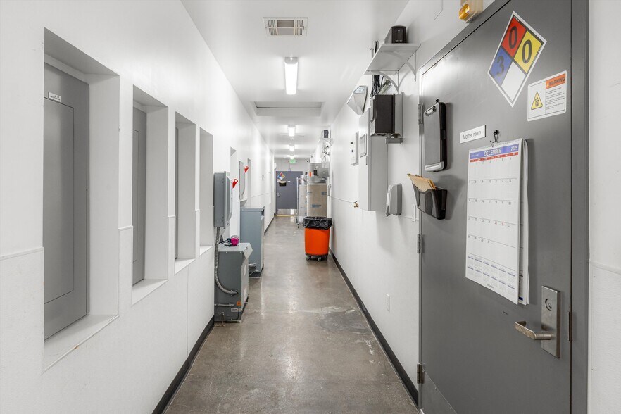 More Photos Of 44211 Yucca Ave, Lancaster Warehouse For Sale