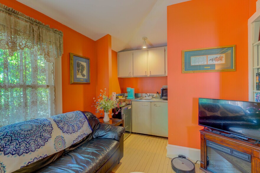 More Photos Of 4188 Nelson Rd, New Church Hotel For Sale