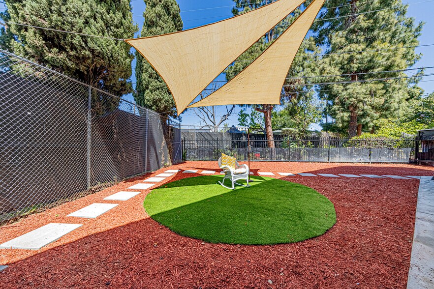 More Photos Of 5633 La Mirada Ave, Los Angeles Apartments For Sale