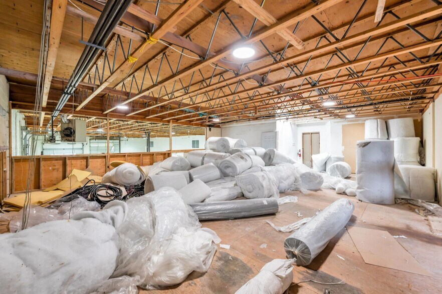 More Photos Of 6455 64 St, Delta Manufacturing For Sale