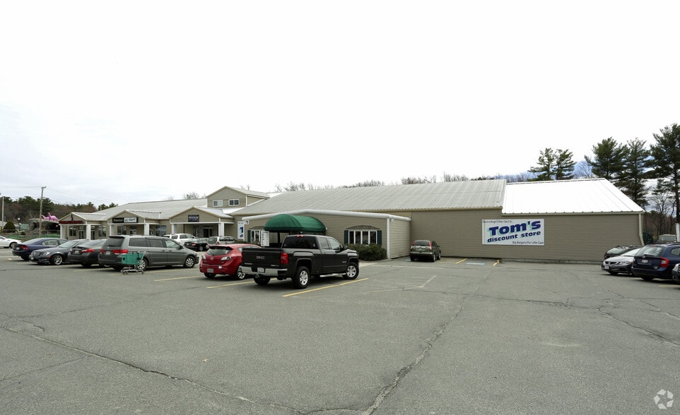 More Photos Of 175 Elm St, Salisbury Freestanding For Lease