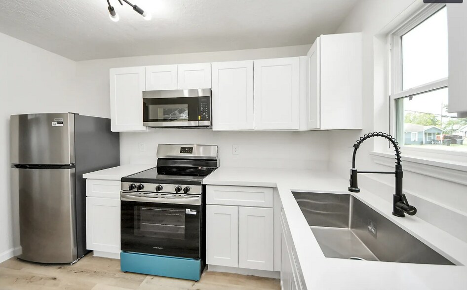 More Photos Of 7301 Sherman St, Houston Apartments For Sale