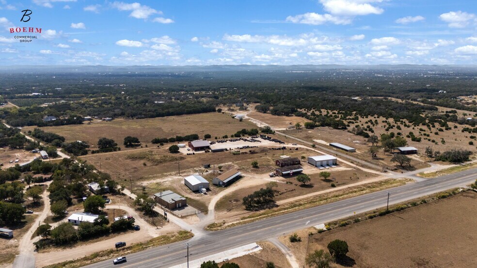 More Photos Of 9106 Highway 16, Pipe Creek Flex For Sale