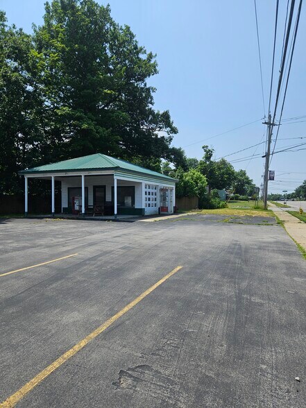 More Photos Of 6865 Erie Rd, Derby Restaurant For Sale