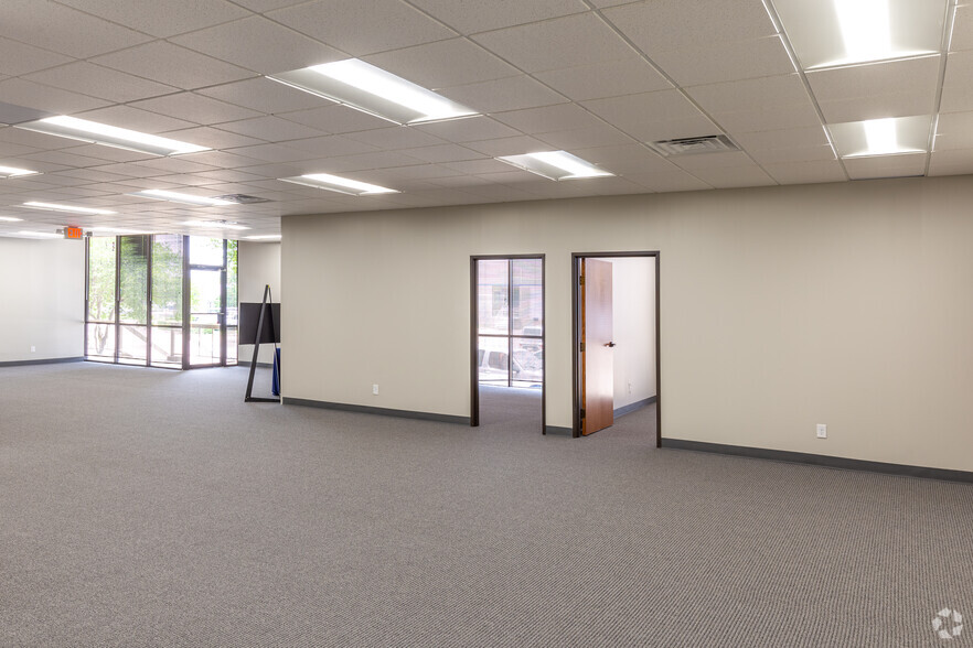 More Photos Of 2515 Willowbrook Rd, Dallas Warehouse For Lease