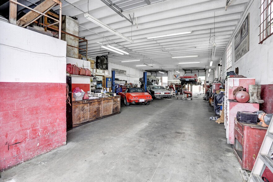 More Photos Of 1040 NE 44th St, Oakland Park Auto Repair For Sale