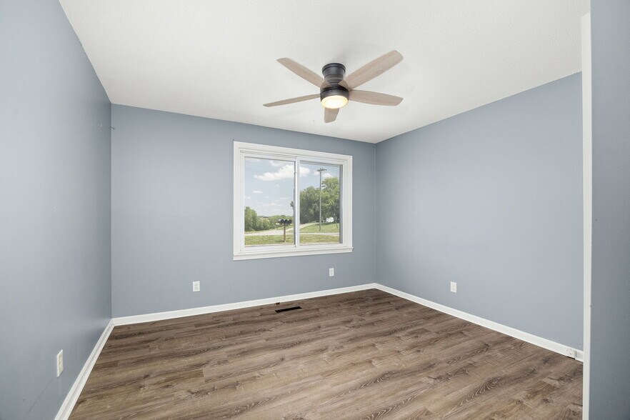 More Photos Of 802 E Nodaway St, Oregon Flex For Sale