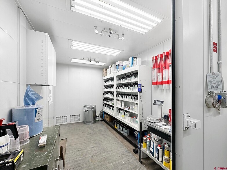 More Photos Of 685 Industrial Blvd, Delta Warehouse For Lease