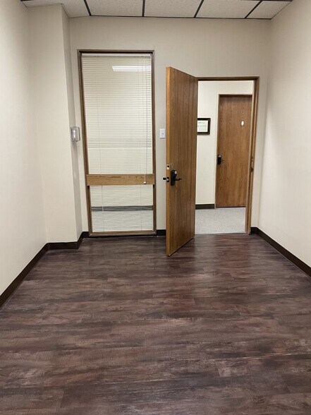 More Photos Of 1101 Ridge Rd, Rockwall Serviced Offices For Lease