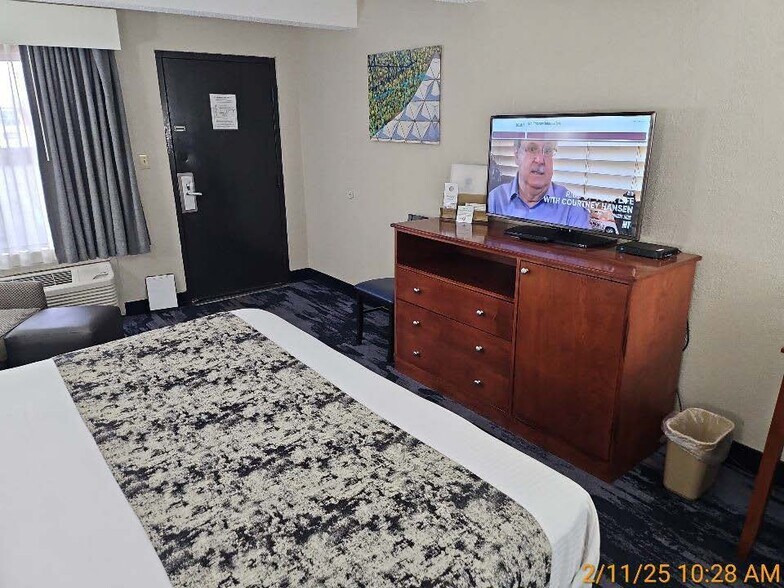 More Photos Of 14086 Highway Z, Saint Robert Hotel For Sale