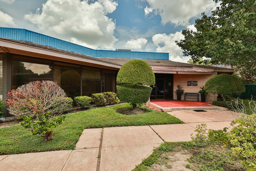 More Photos Of 14411 Cornerstone Village Dr, Houston Office For Sale