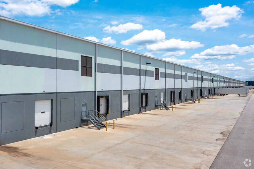 More Photos Of 405 King Mill Rd, McDonough Warehouse For Lease