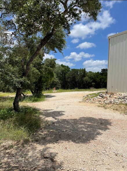 More Photos Of 4365 E Evans Rd, San Antonio Flex For Lease