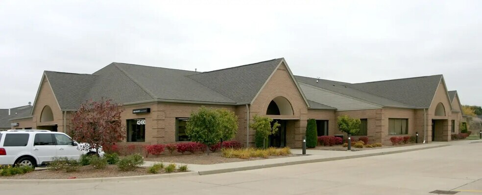 More Photos Of 42550 Garfield Rd, Clinton Township Office For Sale