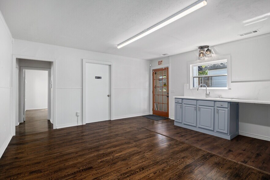 More Photos Of 148 Elm St, Keller Freestanding For Sale