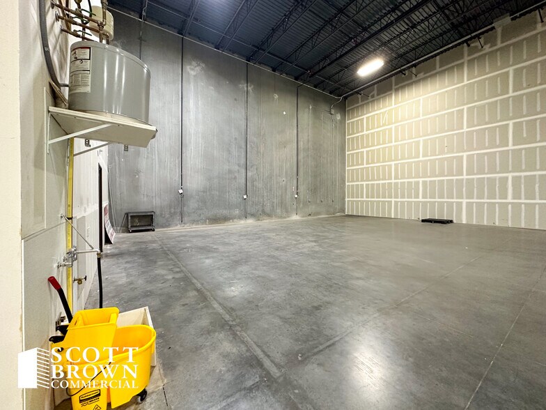 More Photos Of 1550 N Western Blvd, Denton Warehouse For Lease