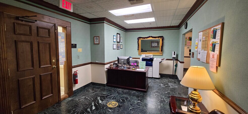 More Photos Of 2375 Tamiami Trl N, Naples Loft Creative Space For Sale