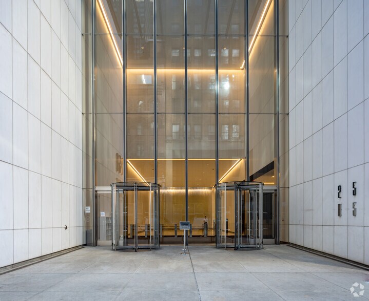 More Photos Of 250 W 55th St, New York Coworking Space