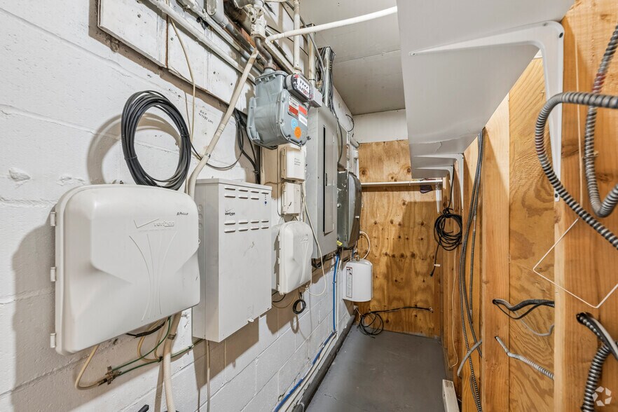 More Photos Of 18-17 130th St, College Point Warehouse For Lease