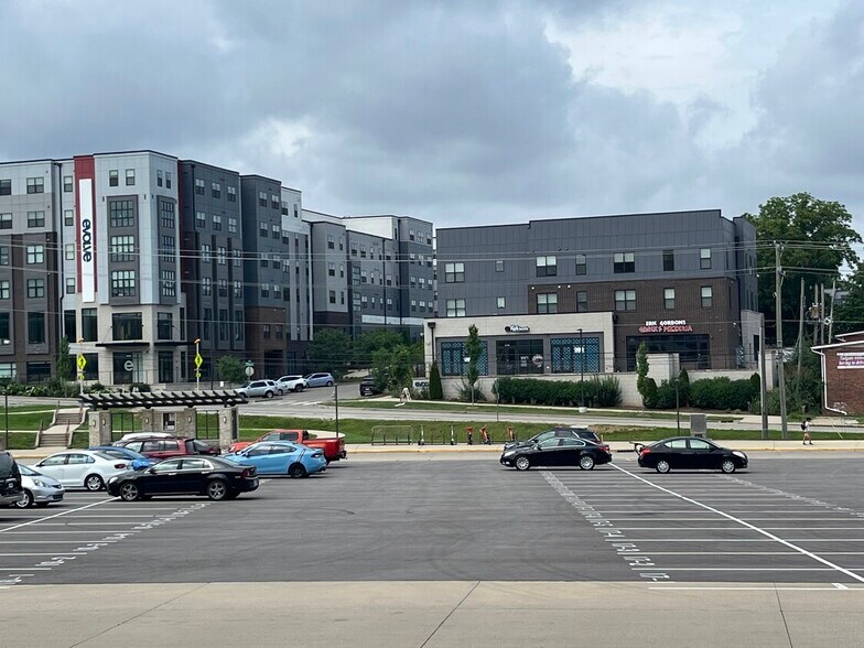 More Photos Of 1425 N Dunn St, Bloomington Apartments For Lease