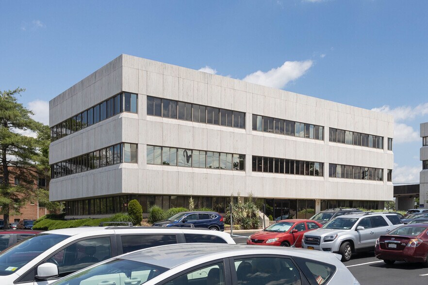 More Photos Of 2 Roosevelt Ave, Syosset Medical For Lease