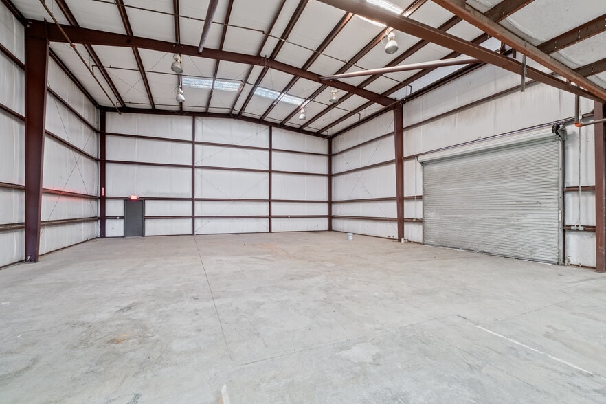 More Photos Of 1511 Commercial Ct, Jonesboro Warehouse For Sale
