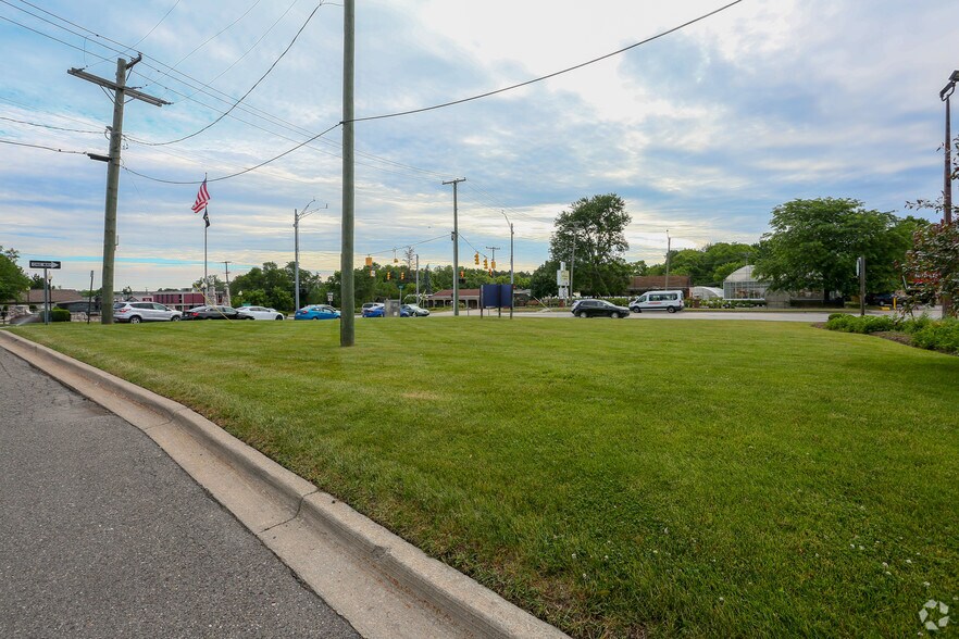 More Photos Of S Lapeer Rd @ Odanah St, Lake Orion Land For Lease