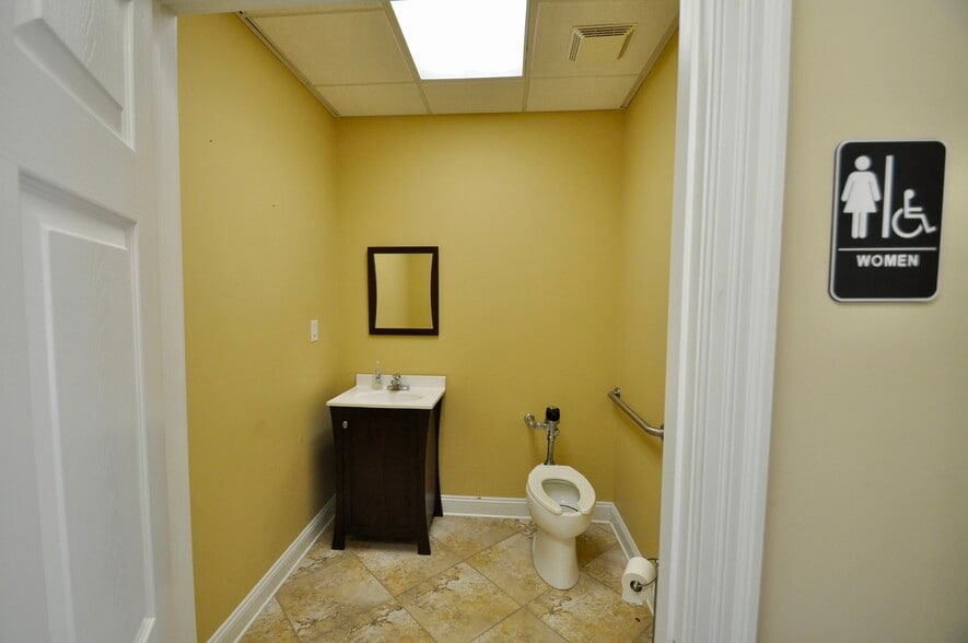 More Photos Of 700B Cromwell Dr, Greenville Office For Lease