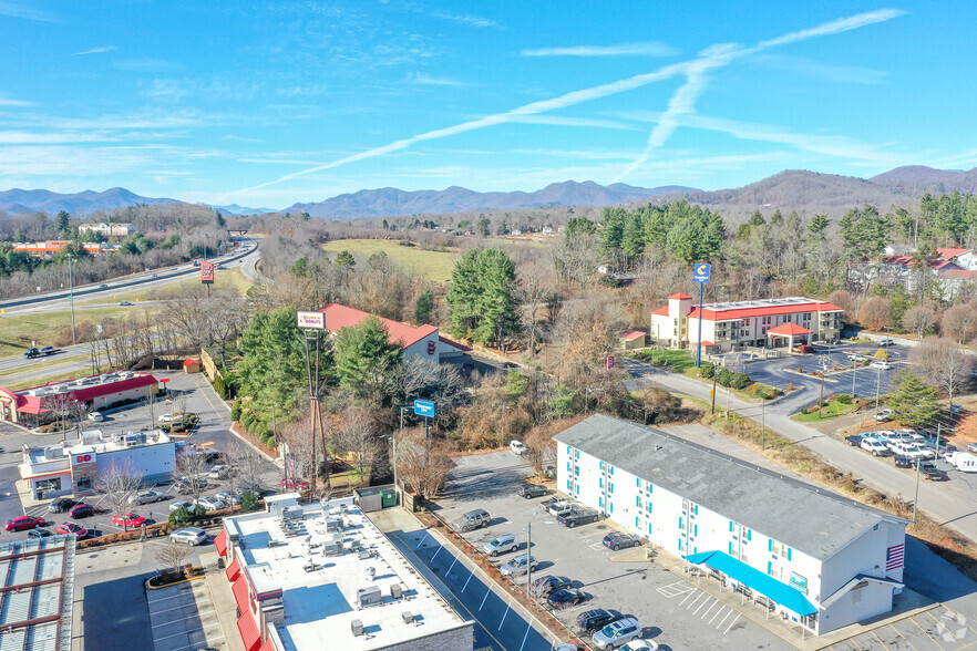 More Photos Of 8 Crowell Rd, Asheville Hotel For Sale