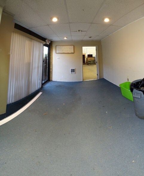 More Photos Of 8433 Backlick Rd, Lorton Flex For Lease