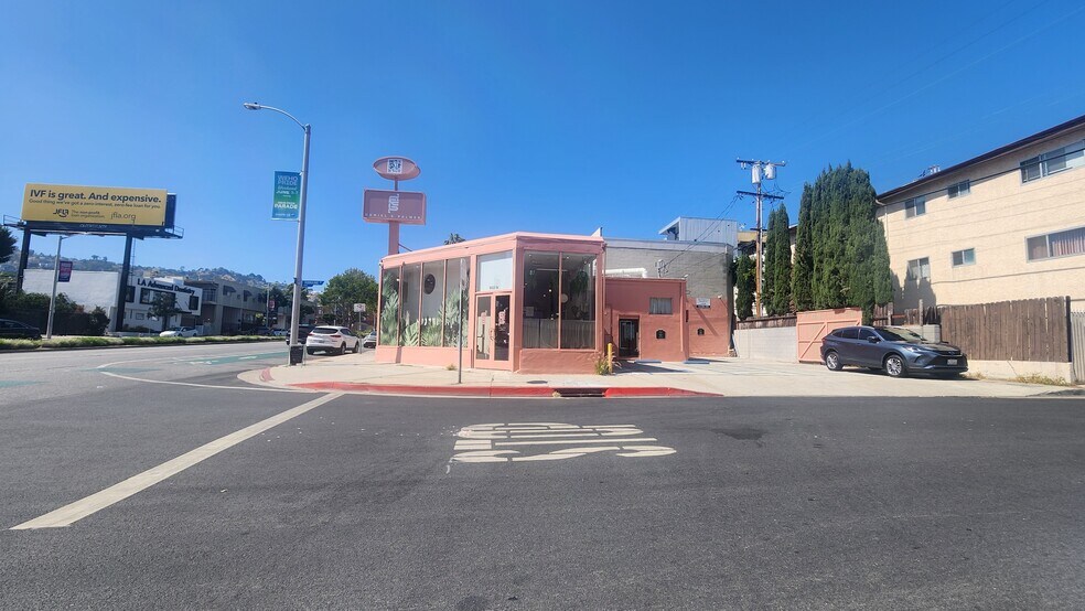 More Photos Of 1000 N Fairfax Ave, West Hollywood Storefront For Sale
