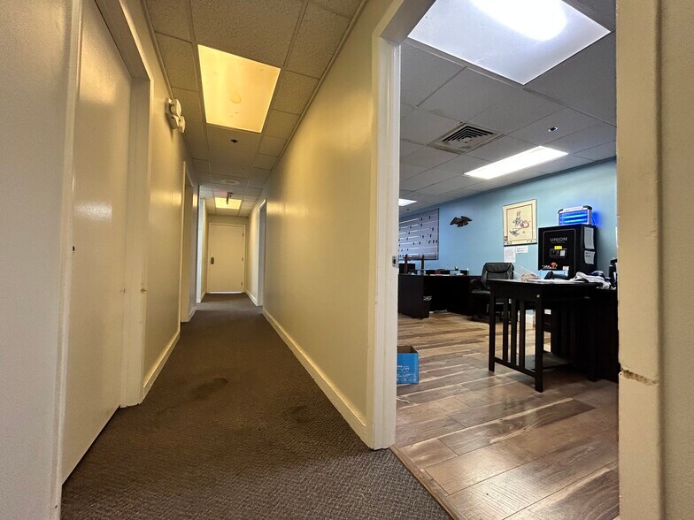 More Photos Of 2055 Liberty St, Hollywood Service For Sale