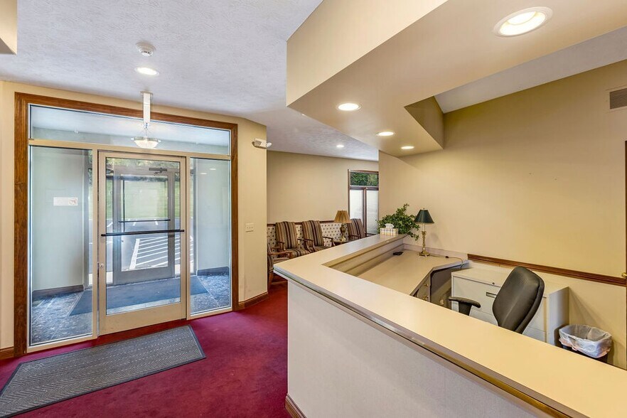 More Photos Of 1081 N University Blvd, Middletown Office For Lease