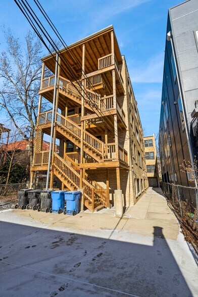More Photos Of 1535 W Estes Ave, Chicago Multifamily For Sale